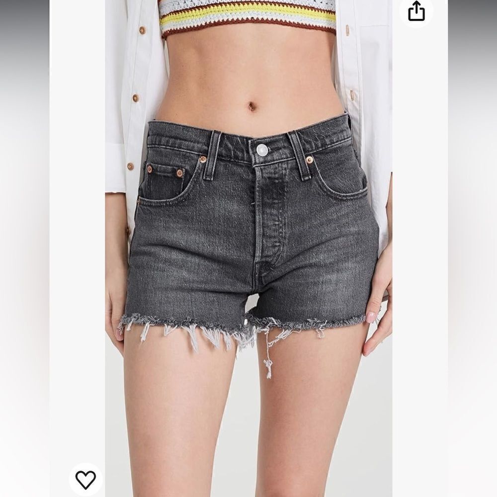 EXCELLENT CONDITION LEVI’S 501 GRAY BUTTONFLY HI-RISE 2-/2” DENIM SHORTS SIZE 28